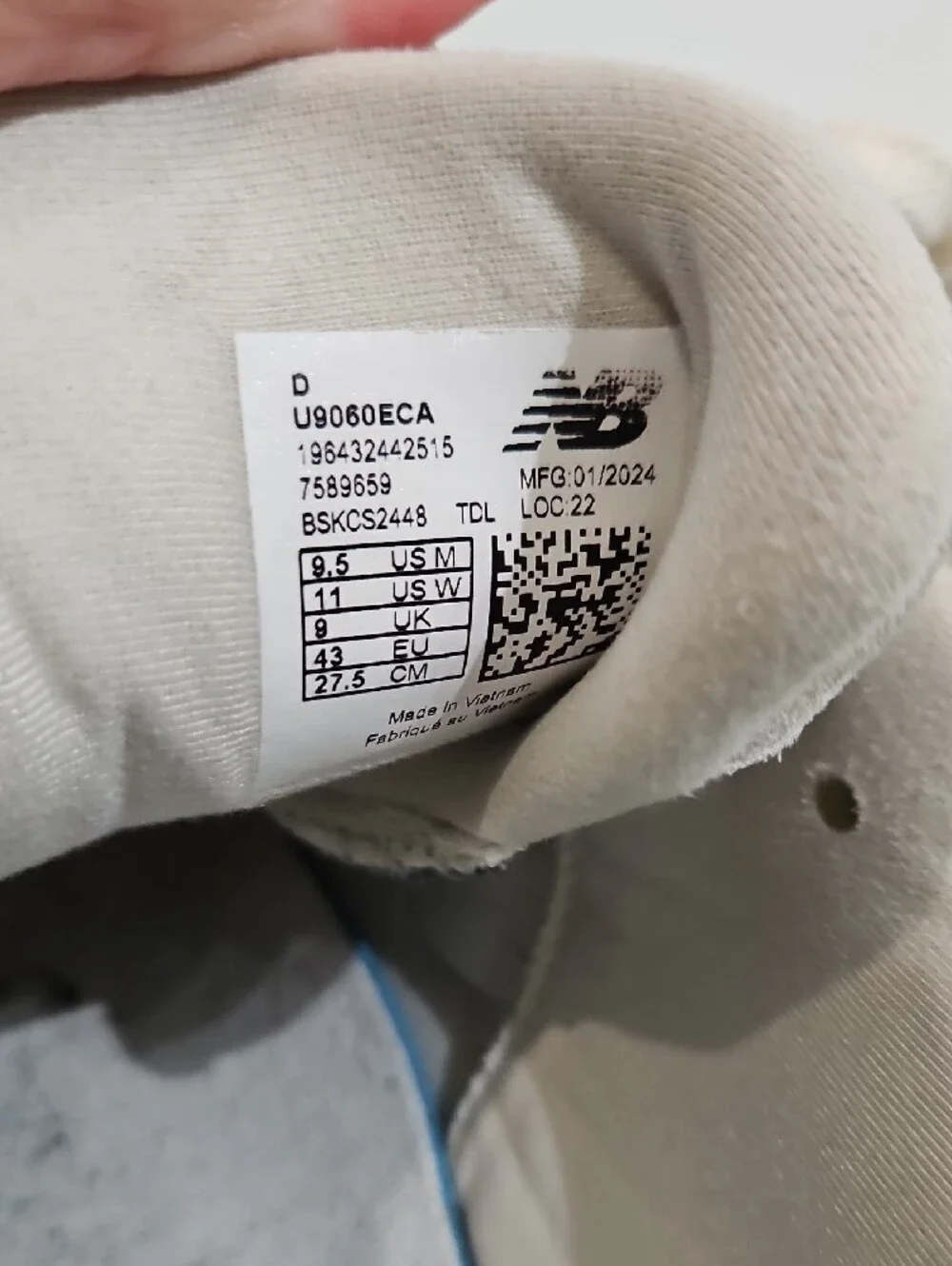 New Balance Women's Sneakers in Off-White and Light Gray